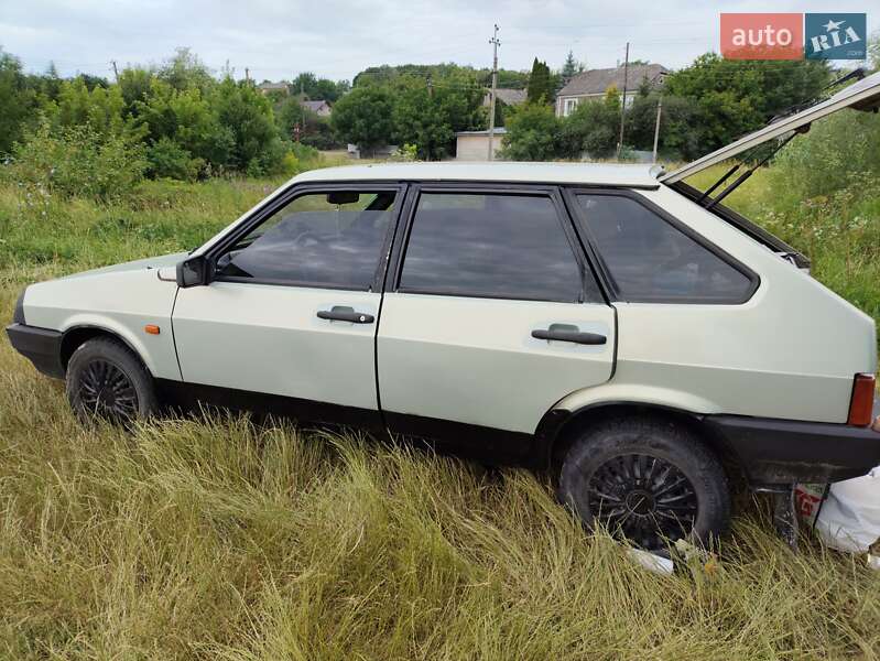 Хэтчбек ВАЗ / Lada 2109 2000 в Львове