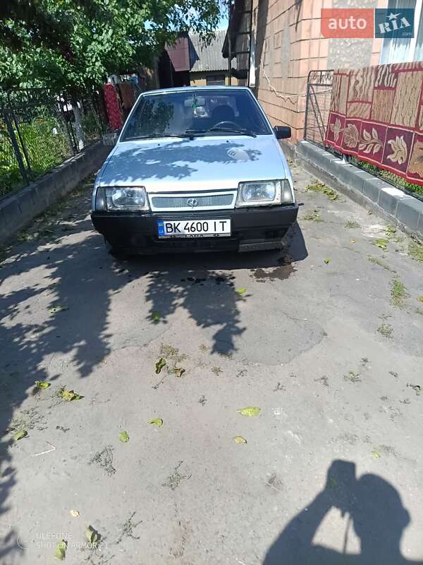 Хетчбек ВАЗ 2109 2004 в 