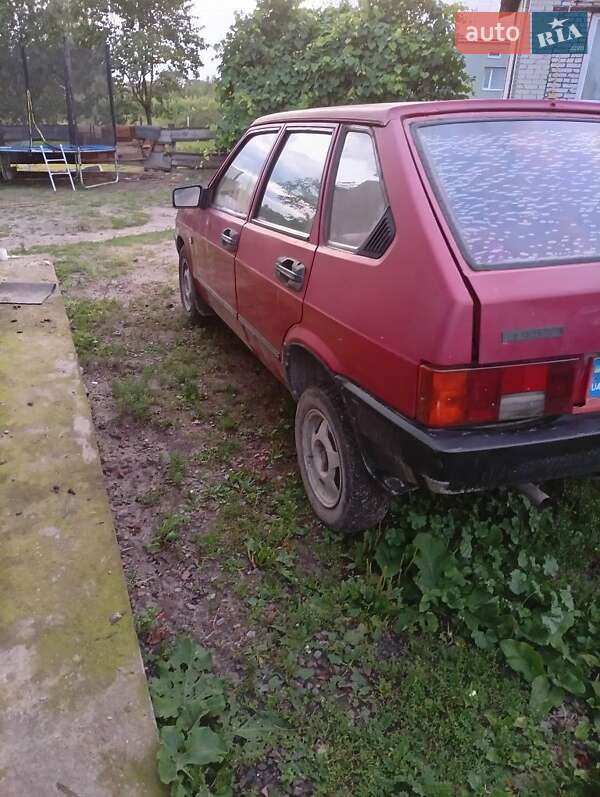 Хэтчбек ВАЗ 2109 1989 в 