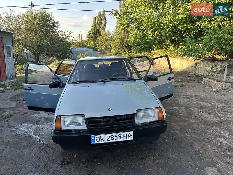 Хэтчбек ВАЗ / Lada 2109 2002 в Великом Бурлуке