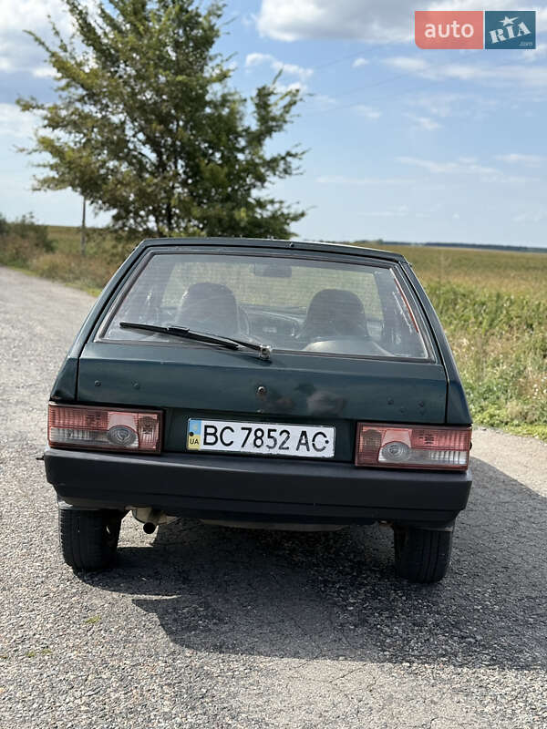 Хэтчбек ВАЗ / Lada 2109 2004 в Александровке