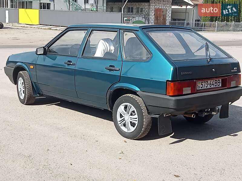 Хэтчбек ВАЗ / Lada 2109 2002 в Житомире