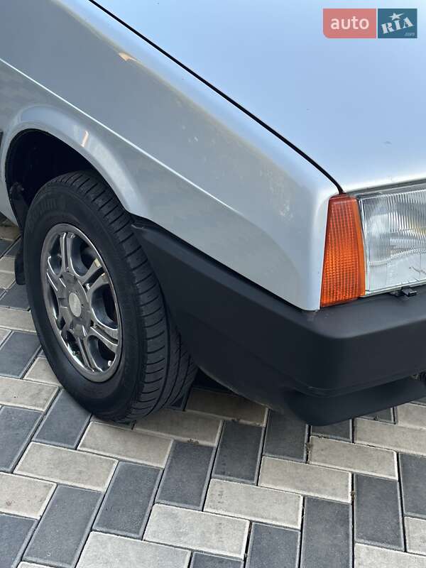 Хэтчбек ВАЗ / Lada 2109 2004 в Николаеве фото 4 Хэтчбек ВАЗ / Lada 2109 2004 в Николаеве