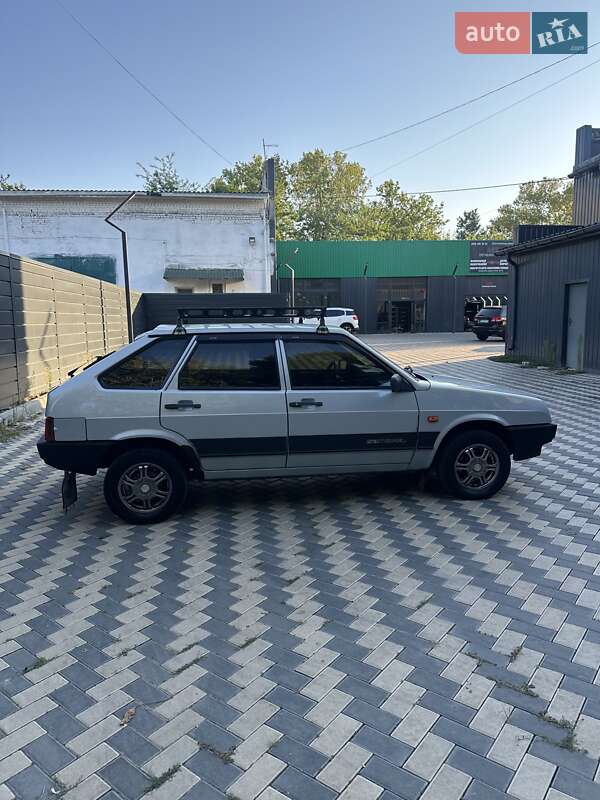 Хэтчбек ВАЗ / Lada 2109 2004 в Николаеве фото 25 Хэтчбек ВАЗ / Lada 2109 2004 в Николаеве