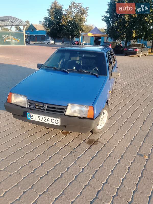Хэтчбек ВАЗ 2109 2000 в 