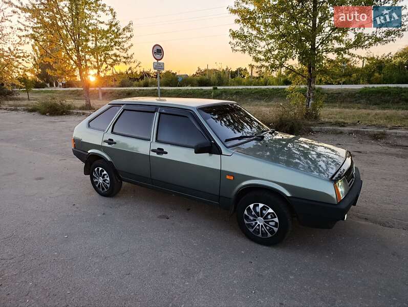 Хэтчбек ВАЗ / Lada 2109 2008 в Новониколаевке