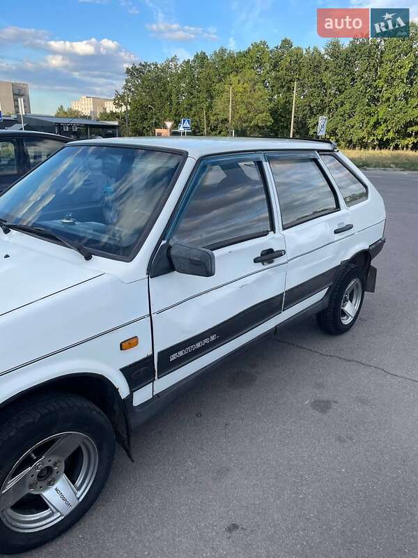 Хэтчбек ВАЗ / Lada 2109 2006 в Новоукраинке