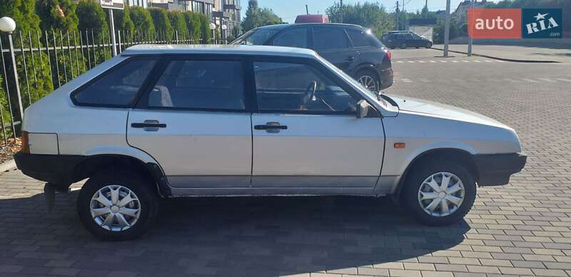Хэтчбек ВАЗ / Lada 2109 2003 в Луцке
