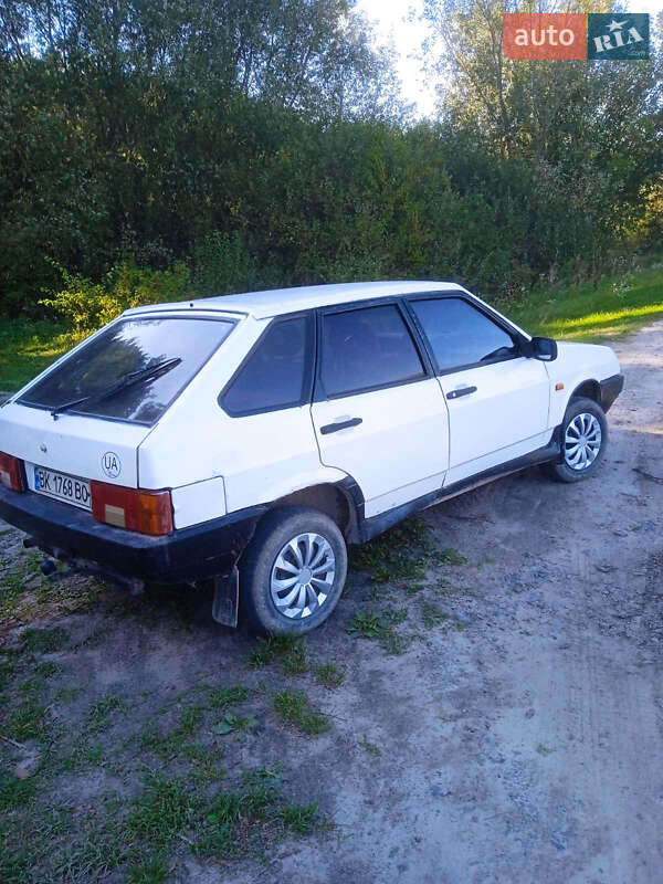 Хэтчбек ВАЗ / Lada 2109 2000 в Дубно