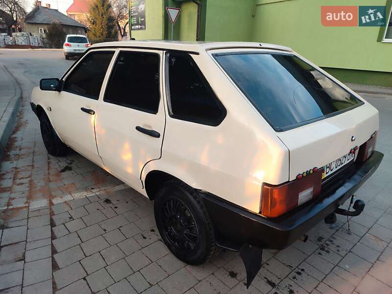 Хэтчбек ВАЗ / Lada 2109 1993 в Городке