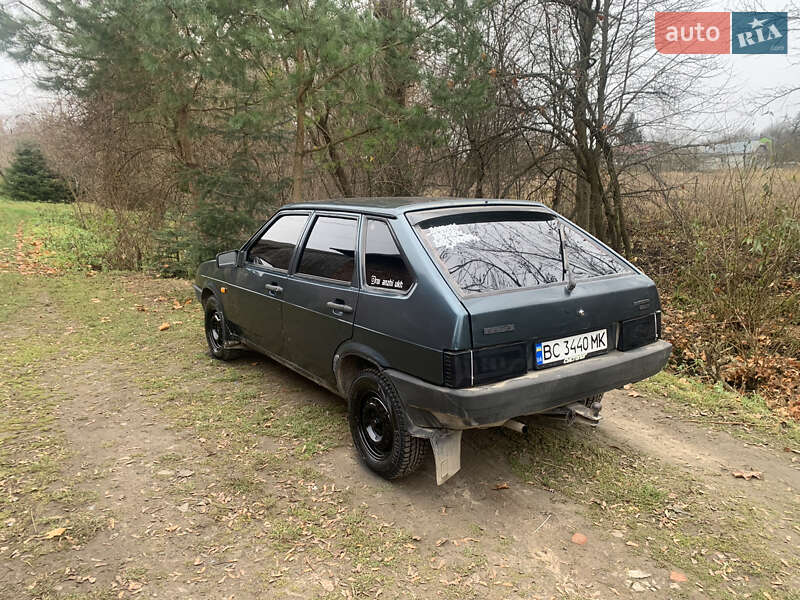 Хэтчбек ВАЗ / Lada 2109 2004 в Бобрке