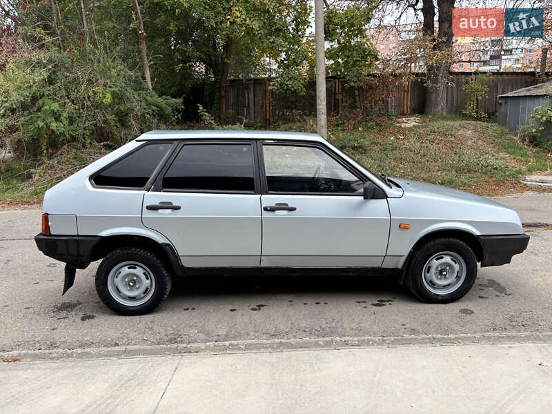 Хэтчбек ВАЗ / Lada 2109 2002 в Запорожье