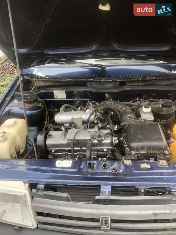 Хэтчбек ВАЗ / Lada 2109 2004 в Остроге