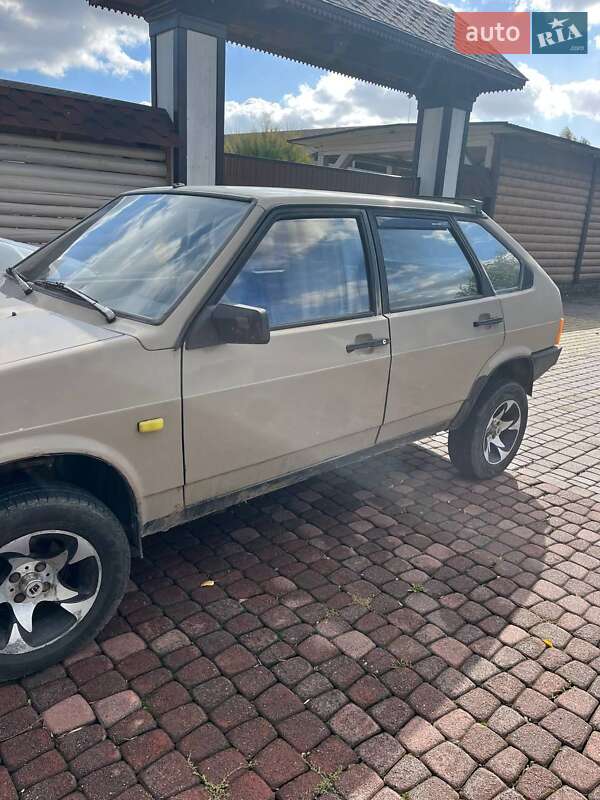 Хэтчбек ВАЗ / Lada 2109 1985 в Черновцах