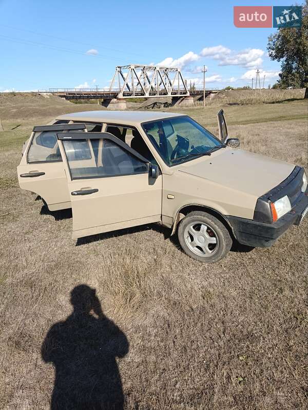 Хэтчбек ВАЗ / Lada 2109 1988 в Сарате фото 5 Хэтчбек ВАЗ / Lada 2109 1988 в Сарате