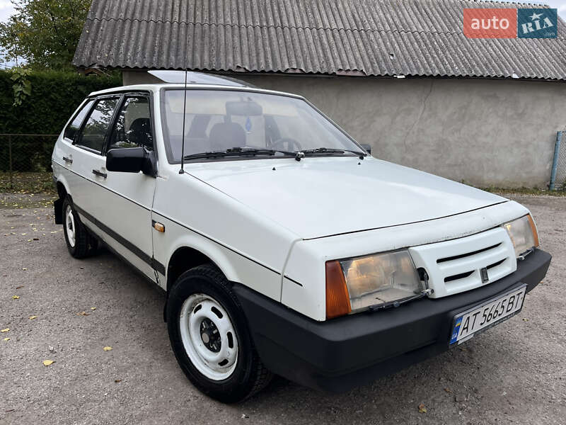 Хэтчбек ВАЗ / Lada 2109 1992 в Надворной фото 2 Хэтчбек ВАЗ / Lada 2109 1992 в Надворной