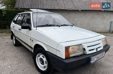 Хетчбек ВАЗ 2109 1992 в  фото 2 Хетчбек ВАЗ 2109 1992 в