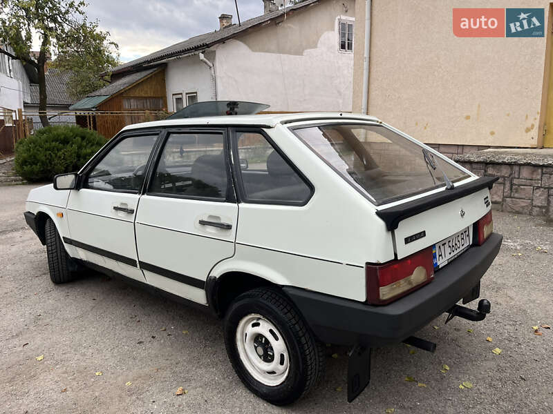 Хэтчбек ВАЗ / Lada 2109 1992 в Надворной фото 6 Хэтчбек ВАЗ / Lada 2109 1992 в Надворной