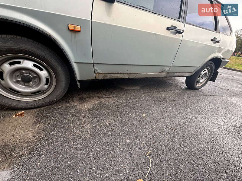 Хэтчбек ВАЗ / Lada 2109 2002 в Киеве фото 4 Хэтчбек ВАЗ / Lada 2109 2002 в Киеве