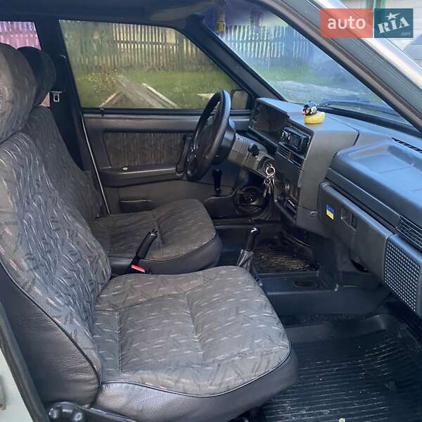 Хэтчбек ВАЗ / Lada 2109 1998 в Житомире фото 2 Хэтчбек ВАЗ / Lada 2109 1998 в Житомире
