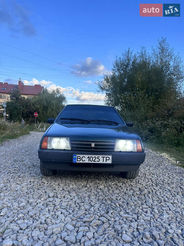 Хэтчбек ВАЗ / Lada 2109 2002 в Львове