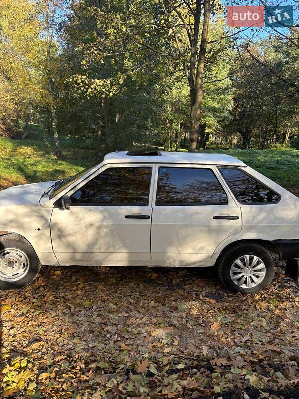 Хэтчбек ВАЗ / Lada 2109 1993 в Зборове фото 10 Хэтчбек ВАЗ / Lada 2109 1993 в Зборове