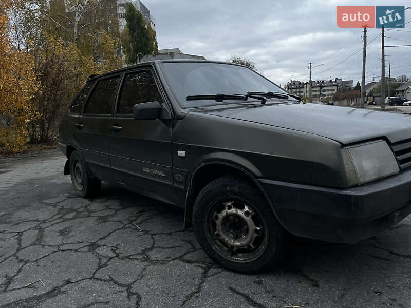 Хэтчбек ВАЗ / Lada 2109 2003 в Харькове фото 3 Хэтчбек ВАЗ / Lada 2109 2003 в Харькове