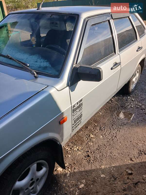 Хетчбек ВАЗ / Lada 2109 2002 в Хмільнику