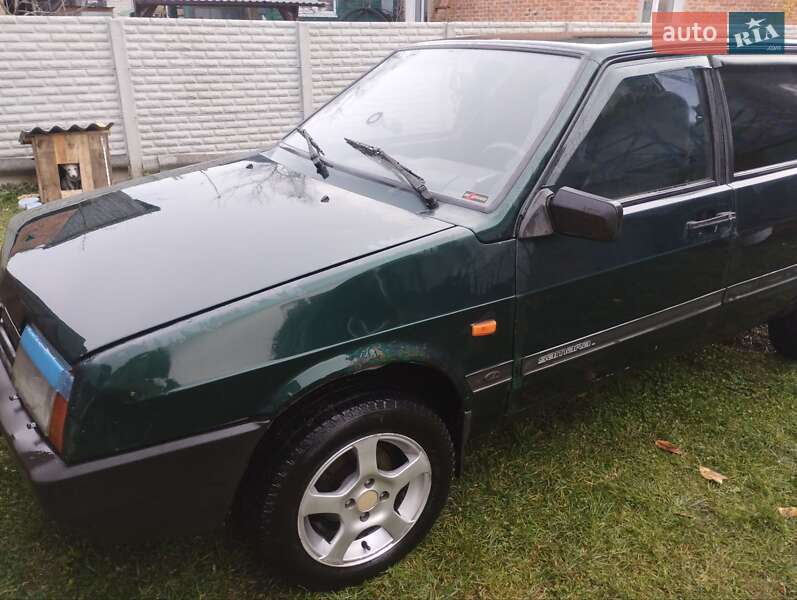 Хэтчбек ВАЗ / Lada 2109 2002 в Репках