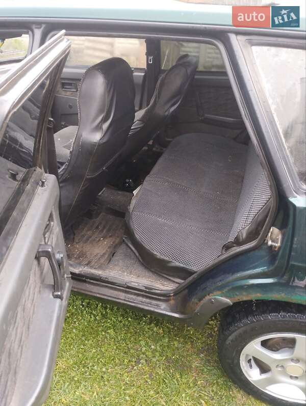 Хэтчбек ВАЗ / Lada 2109 2002 в Репках