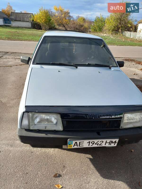 Хэтчбек ВАЗ / Lada 2109 2004 в Синельниково