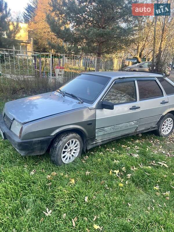 Хетчбек ВАЗ / Lada 2109 2002 в Софіївській Борщагівці фото 4 Хетчбек ВАЗ / Lada 2109 2002 в Софіївській Борщагівці