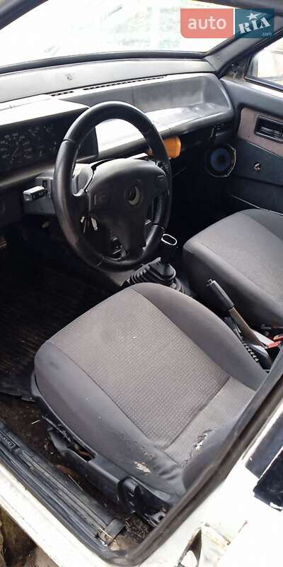 Хэтчбек ВАЗ / Lada 2109 1991 в Каролине-Бугазе фото 2 Хэтчбек ВАЗ / Lada 2109 1991 в Каролине-Бугазе