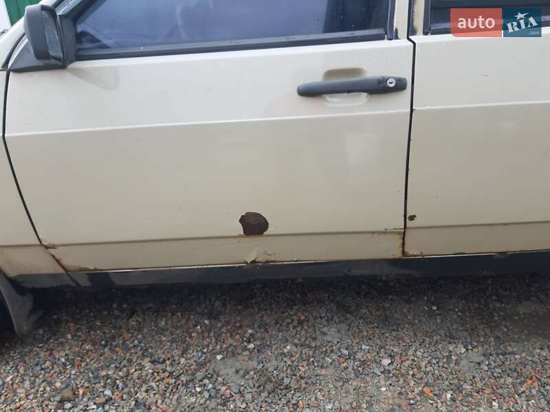 Хэтчбек ВАЗ / Lada 2109 1987 в Харькове фото Хэтчбек ВАЗ / Lada 2109 1987 в Харькове