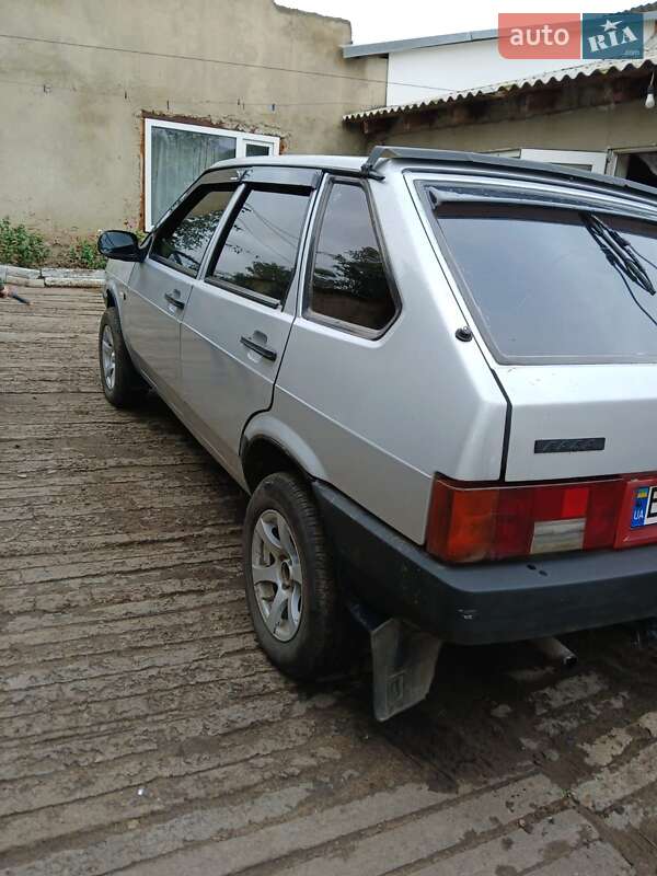 Хэтчбек ВАЗ / Lada 2109 2001 в Белгороде-Днестровском фото 5 Хэтчбек ВАЗ / Lada 2109 2001 в Белгороде-Днестровском