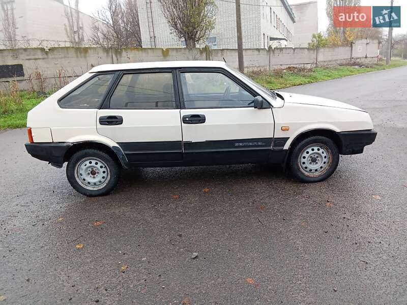 Хэтчбек ВАЗ / Lada 2109 1993 в Николаеве