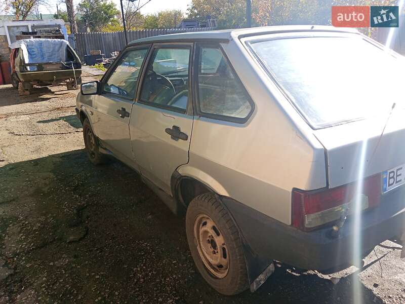 Хэтчбек ВАЗ / Lada 2109 2000 в Николаеве