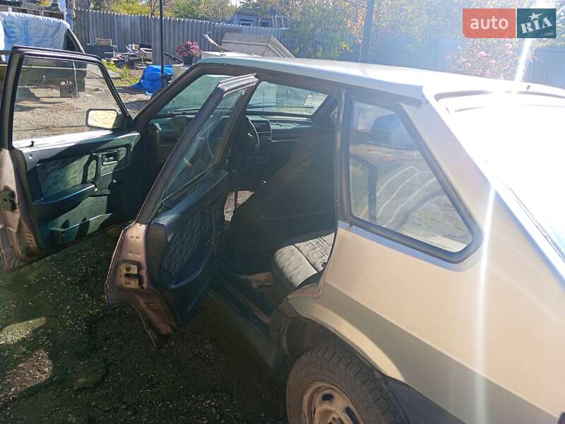 Хэтчбек ВАЗ / Lada 2109 2000 в Николаеве