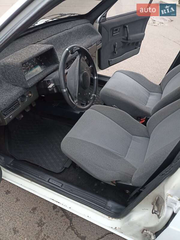 Хэтчбек ВАЗ / Lada 2109 1994 в Ровно фото 6 Хэтчбек ВАЗ / Lada 2109 1994 в Ровно