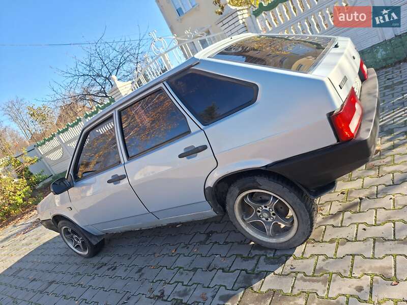 Хетчбек ВАЗ / Lada 2109 2004 в Чернівцях