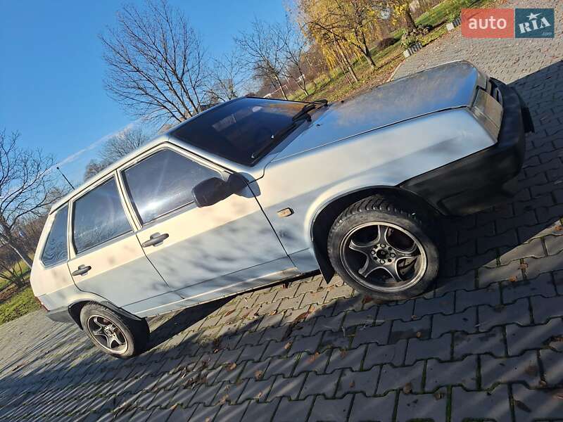 Хетчбек ВАЗ / Lada 2109 2004 в Чернівцях