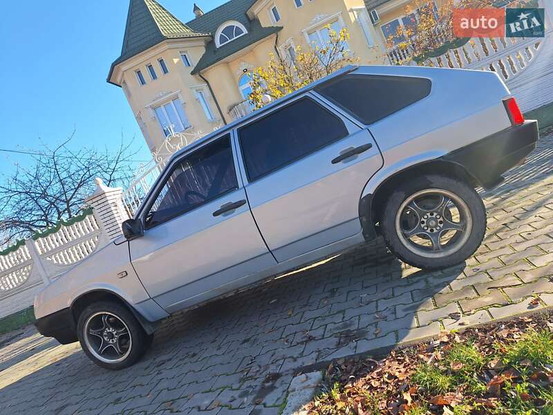 Хетчбек ВАЗ / Lada 2109 2004 в Чернівцях