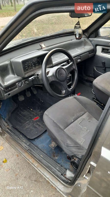 Хэтчбек ВАЗ / Lada 2109 1989 в Никополе фото 6 Хэтчбек ВАЗ / Lada 2109 1989 в Никополе