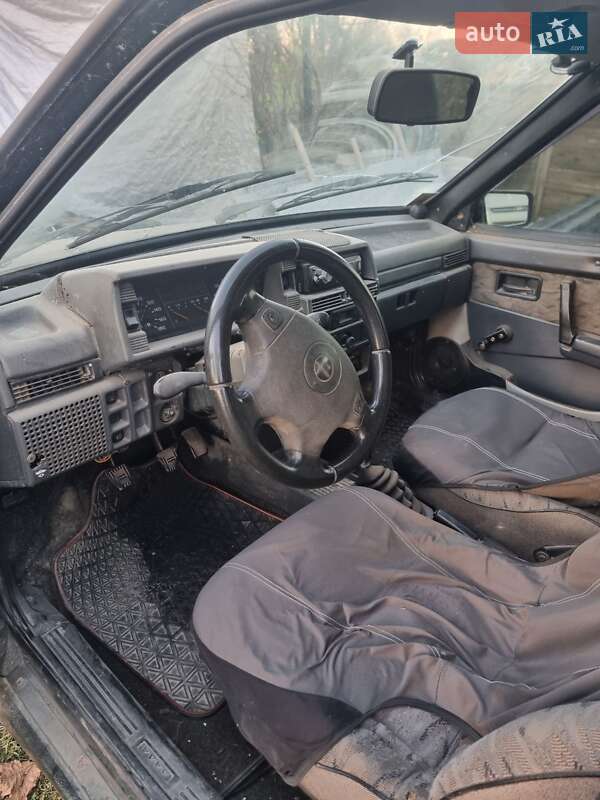 Хэтчбек ВАЗ / Lada 2109 2003 в Черновцах фото 4 Хэтчбек ВАЗ / Lada 2109 2003 в Черновцах