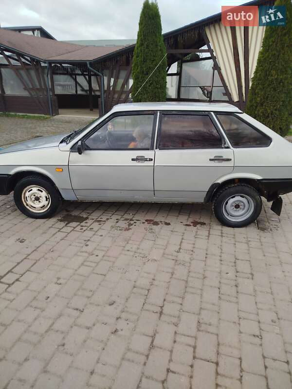 Хэтчбек ВАЗ / Lada 2109 2004 в Косове