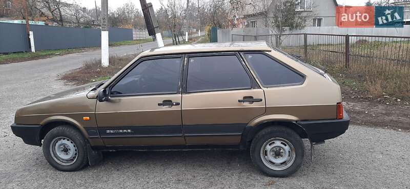 Хэтчбек ВАЗ / Lada 2109 1999 в Харькове