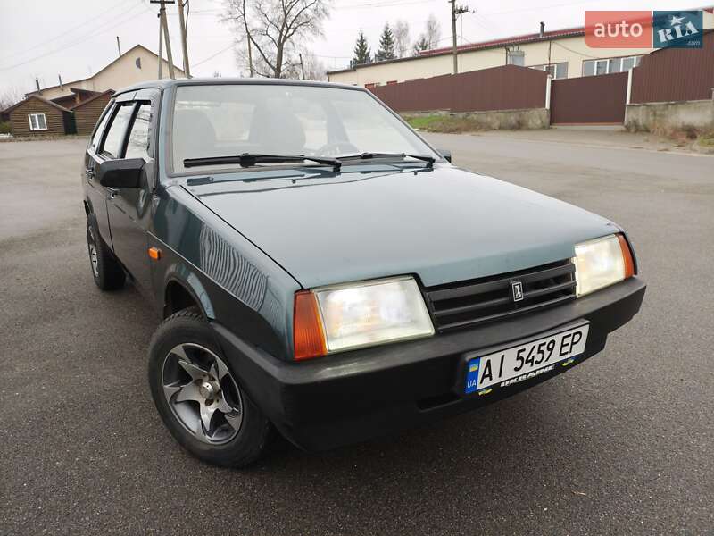 Хэтчбек ВАЗ / Lada 2109 2004 в Броварах