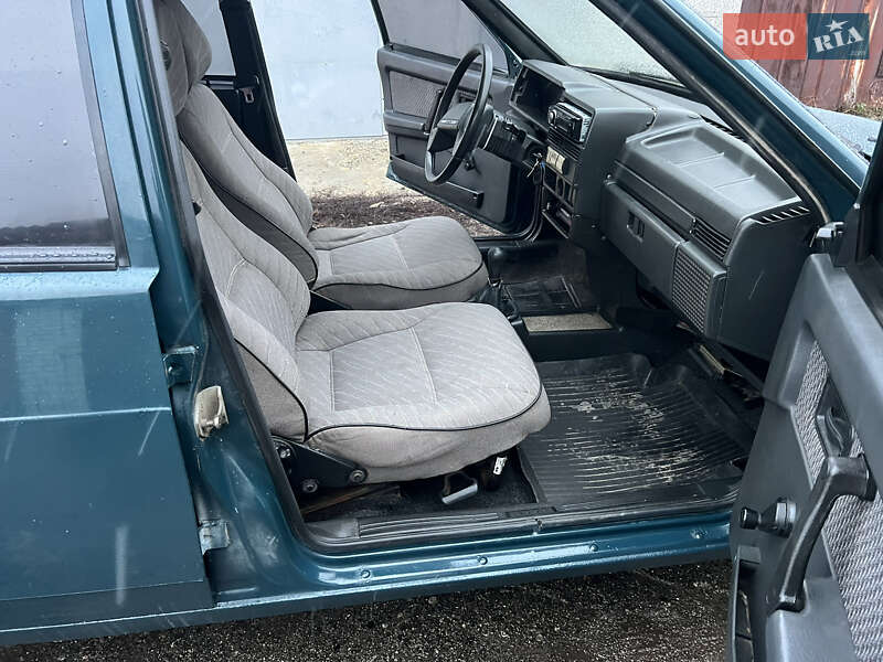 Хэтчбек ВАЗ / Lada 2109 2004 в Харькове