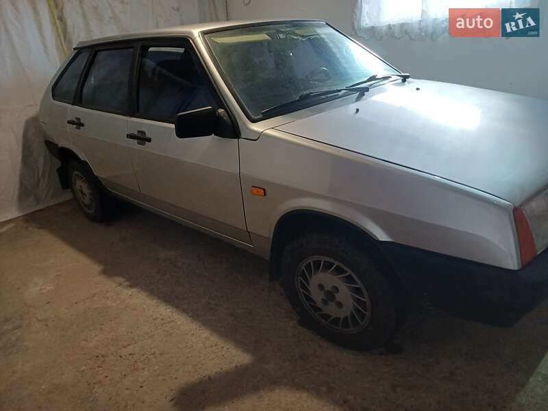 Хэтчбек ВАЗ / Lada 2109 2003 в Ужгороде