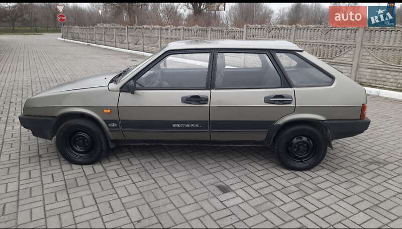 Хэтчбек ВАЗ / Lada 2109 2000 в Запорожье